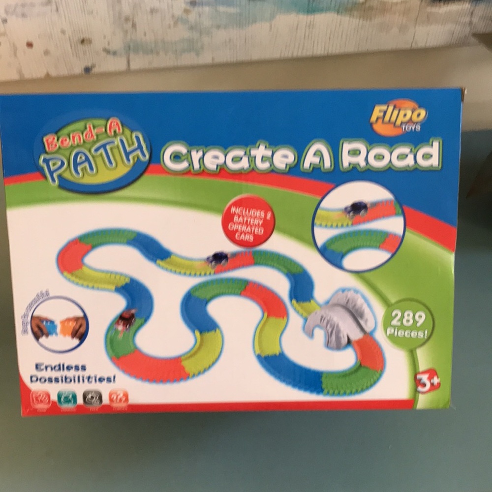 RACE CARS  BRAND NEW FOR 3+. Batteries included. One red CAR & one blu CAR
